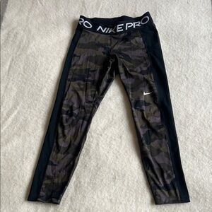 Nike Pro Women’s Camo Athletic Leggings - Black/Olive
